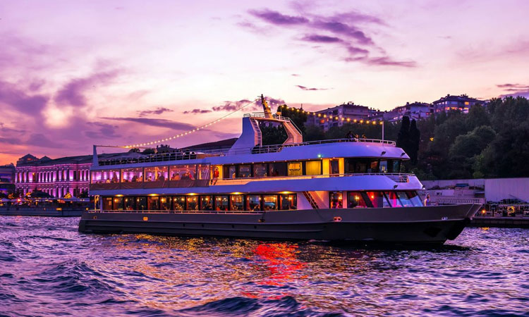 Croisière Dîner Spectacle sur le Bosphore à Istanbul