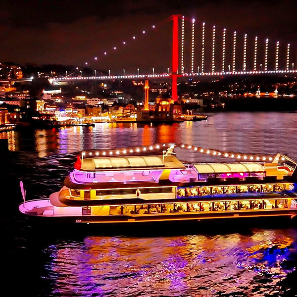 Croisière Dîner Spectacle sur le Bosphore à Istanbul