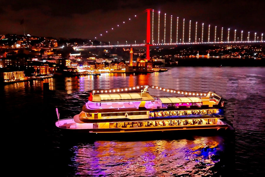 Croisière Dîner Spectacle sur le Bosphore à Istanbul